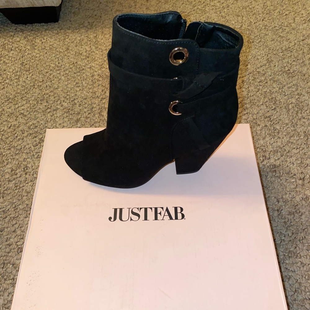 NEVER WORN BOOTIES JUST FAB